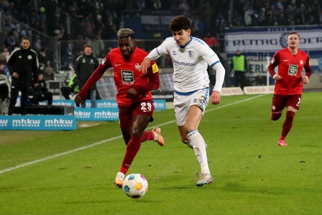02 12 2023, xgox, Fussball 2 Bundesliga, 1 FC Magdeburg 1 FC Kaiserslautern emspor, v l Richmond Tachie 1 FC Kaiserslautern Daniel Elfadli 1 FC Magdeburg Zweikampf, Aktion, action, battle for the ball DFL DFB REGULATIONS PROHIBIT ANY USE OF PHOTOGRAPHS as IMAGE SEQUENCES and or QUASI VIDEO Magdeburg