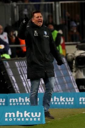 02 12 2023, xgox, Fussball 2 Bundesliga, 1 FC Magdeburg 1 FC Kaiserslautern emspor, v l coach coach Christian Titz 1 FC Magdeburg gesticulates gives instructions with arms gesticulate gives instructions, gesticulate DFL DFB REGULATIONS PROHIBIT ANY USE OF PHOTOGRAPHS as IMAGE SEQUENCES and or QUASI VIDEO Magdeburg