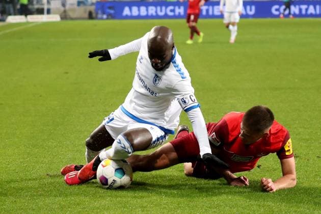 02 12 2023, xgox, Fussball 2 Bundesliga, 1 FC Magdeburg 1 FC Kaiserslautern emspor, v l Amara Conde 1 FC Magdeburg Tobias Reschl 1 FC Kaiserslautern Zweikampf, Aktion, action, battle for the ball DFL DFB REGULATIONS PROHIBIT ANY USE OF PHOTOGRAPHS as IMAGE SEQUENCES and or QUASI VIDEO Magdeburg