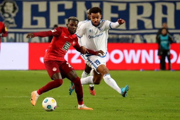 02 12 2023, xgox, Fussball 2 Bundesliga, 1 FC Magdeburg 1 FC Kaiserslautern emspor, v l Richmond Tachie 1 FC Kaiserslautern Leon Bell Bell 1 FC Magdeburg Zweikampf, Aktion, action, battle for the ball DFL DFB REGULATIONS PROHIBIT ANY USE OF PHOTOGRAPHS as IMAGE SEQUENCES and or QUASI VIDEO Magdeburg