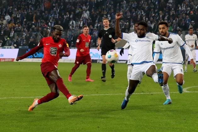 02 12 2023, xgox, Fussball 2 Bundesliga, 1 FC Magdeburg 1 FC Kaiserslautern emspor, v l Torschuss Richmond Tachie 1 FC Kaiserslautern DFL DFB REGULATIONS PROHIBIT ANY USE OF PHOTOGRAPHS as IMAGE SEQUENCES and or QUASI VIDEO Magdeburg