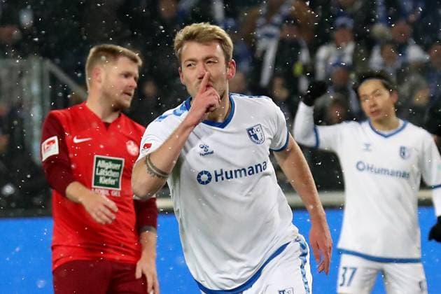 02 12 2023, xgox, Fußball 2 Bundesliga, 1 FC Magdeburg 1 FC Kaiserslautern emspor, v l Torjubel nach dem Tor zum celebrating the goal celebrate 3 1 durch Connor Krempicki 1 FC Magdeburg DFL DFB REGULATIONS PROHIBIT ANY USE OF PHOTOGRAPHS as IMAGE SEQUENCES and or QUASI VIDEO Magdeburg