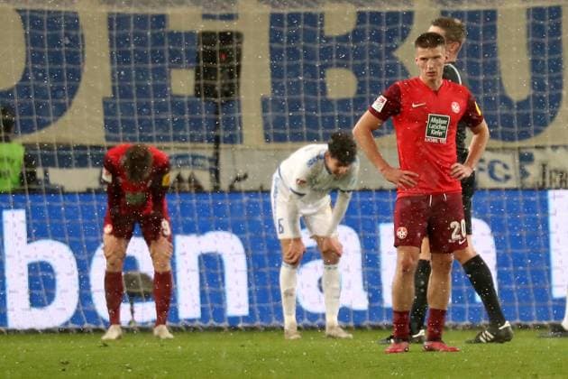 02 12 2023, xgox, Fussball 2 Bundesliga, 1 FC Magdeburg 1 FC Kaiserslautern emspor, v l Player of Kaiserslautern Disappointed disappointed sad frustrated after the match Tobias Reschl 1 FC Kaiserslautern DFL DFB REGULATIONS PROHIBIT ANY USE OF PHOTOGRAPHS as IMAGE SEQUENCES and or QUASI VIDEO Magdeburg