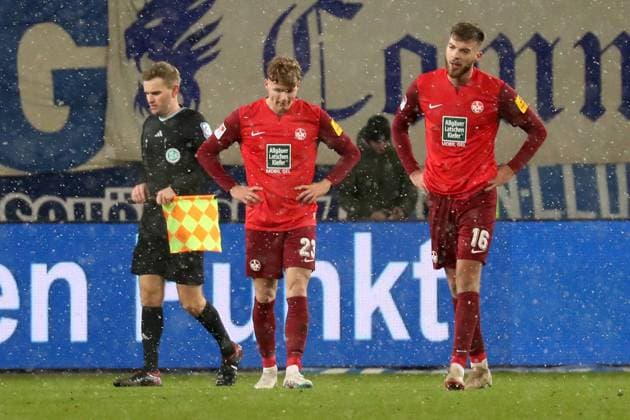 02 12 2023, xgox, Fussball 2 Bundesliga, 1 FC Magdeburg 1 FC Kaiserslautern emspor, v l Player of Kaiserslautern Disappointed disappointed sad frustrated after the match Philipp Hercher 1 FC Kaiserslautern Julian Niehues 1 FC Kaiserslautern DFL DFB REGULATIONS PROHIBIT ANY USE OF PHOTOGRAPHS as IMAGE SEQUENCES and or QUASI VIDEO Magdeburg