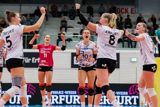 Cheers, celebration at Schwarz Weiss Erfurt, 02 12 2023, Erfurt Germany , Volleyball, 2 Bundesliga Women Pro, Schwarz Weiss Erfurt Skurios Volleys Borken xprx