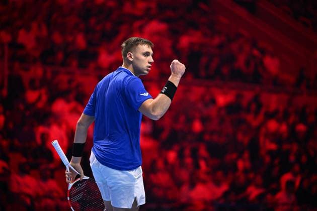 Medjedovic Wins Next Gen ATP, Tennis Herren Finals - Jeddah Hamad Medjedovic (SER) during the final at the 2023 Next Gen ATP Finals in Jeddah, SAUDI ARABIA, on December 2, 2023. Photo by Corinne Dubreuil ABACAPRESS.COM Jeddah Saudi Arabia  Copyright: xDubreuilxCorinne ABACAx