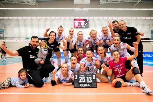 2 Bundesliga Women Pro Schwarz Weiss Erfurt vs Skurios Volleys Borken Erfurt 02 12 2023 Winner photo Schwarz Weiss Erfurt 2 Bundesliga Women Pro Schwarz Weiss Erfurt vs Skurios Volleys Borken Riethsporthalle Erfurt 02 12 2023 Copyright: xBEAUTIFULxSPORTS Duehringx