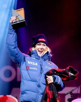 ALPINE SKIING - FIS WC Mont-Tremblant MONT-TREMBLANT,CANADA,02.DEC.23 - ALPINE SKIING - FIS World Cup, giant slalom, ladies, award ceremony. Image shows the rejoicing of Mikaela Shiffrin (USA). Keywords: trophy.  GEPAxpictures xMaticxKlansek