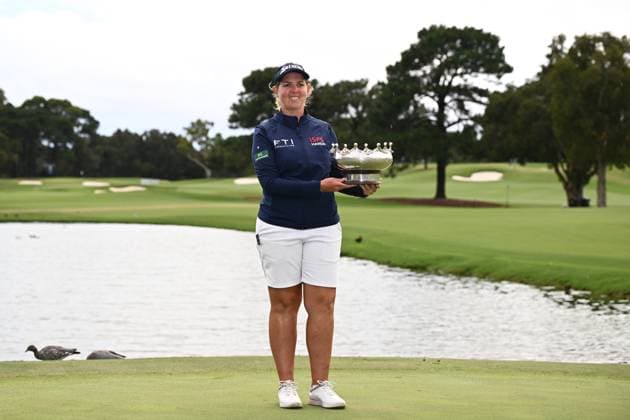 GOLF AUSTRALIAN OPEN, Ashleigh Buhai of South Africa holds up the Champsionship Trophy after winning the Women?s Australian Open 2023 at the Australian Golf Club in Sydney, Sunday, December 3, 2023. ( NO ARCHIVING, EDITORIAL USE ONLY, NO USE IN BOOKS WITHOUT CONSENT SYDNEY NEW SOUTH WALES AUSTRALIA  Copyright: xDANxHIMBRECHTSx 20231203001872998688
