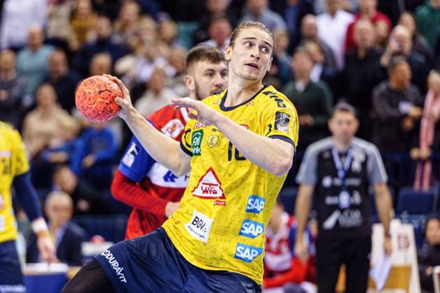 7 meter throw goal Juri Knorr Rhein Neckar Loewen, 10 GER, Handball Sport Verein Hamburg vs Rhein Neckar Loewen, Bundesliga, Matchday 15, Season 2023 2024, 02 12 2023 GER, Handball Sport Verein Hamburg vs Rhein Neckar Loewen, Bundesliga, Matchday 15, Season 2023 2024, 02 12 2023 Hamburg Copyright: xEibnerxPressefoto MarcelxvonxFehrnx EP_MFN