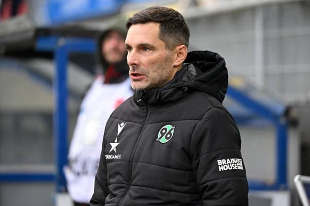 Paderborn, Home Deluxe Arena, 03 12 23, GER, Herren, 2 Bundesliga, Saison 2023 2024, SC Paderborn 07 Hannover 96 Bild Trainer Stefan LEITL Hannover Only for editorial use DFL regulations prohibit any use of photographs as image sequences and or quasi video NRW Germany