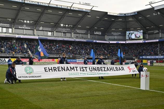 Paderborn, Home Deluxe Arena, 03 12 23, GER, Herren, 2 Bundesliga, Saison 2023 2024, SC Paderborn 07 Hannover 96 Bild DFB Aktion Ehrenamt ist unbezahlbar Only for editorial use DFL regulations prohibit any use of photographs as image sequences and or quasi video NRW Deutschland