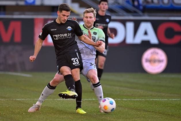 Paderborn, Home Deluxe Arena, 03 12 23, GER, Herren, 2 Bundesliga, Saison 2023 2024, SC Paderborn 07 Hannover 96 Bild v li im Zweikampf Marcel HOFFMEIER Paderborn und Andreas VOGLSAMMER Hannover Only for editorial use DFL regulations prohibit any use of photographs as image sequences and or quasi video NRW Deutschland