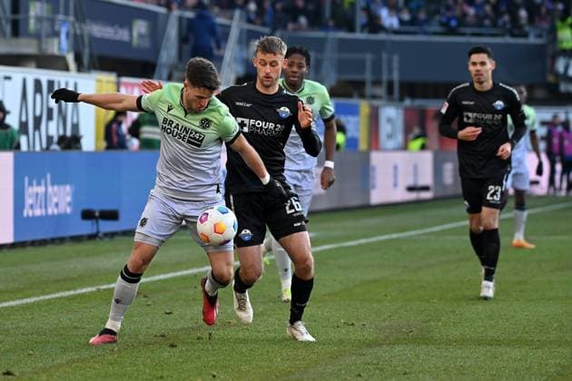 Paderborn, Home Deluxe Arena, 03 12 23, GER, Herren, 2 Bundesliga, Saison 2023 2024, SC Paderborn 07 Hannover 96 Bild v li im Zweikampf Enzo LEOPOLD Hannover und Sebastian KLAAS Paderborn Only for editorial use DFL regulations prohibit any use of photographs as image sequences and or quasi video NRW Deutschland