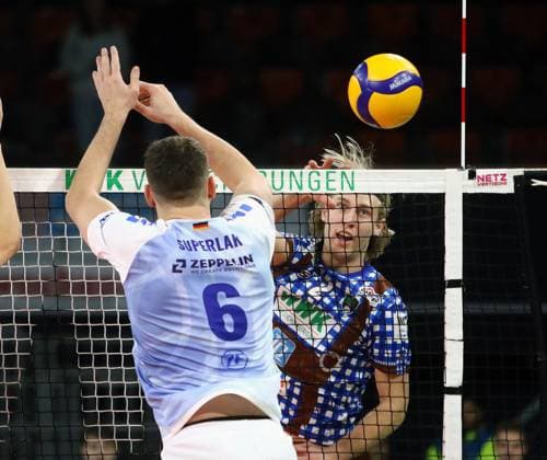 from left Michal SUPERLAK Friedrichshafen , Daniel GRUVAEUS Herrsching , He Volleyballl, Bundesliga, 2023 24, WWK Volleys Herrsching vs VfB Friedrichshafen, 03 12 23 BMW Park, Munich, Copyright: WolfgangxFehrmann