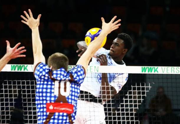 from left Norbert ENGEMANN Herrsching ,Jose MASSO ALVAREZ Friedrichshafen , He Volleyballl, Bundesliga, 2023 24, WWK Volleys Herrsching vs VfB Friedrichshafen, 03 12 23 BMW Park, Munich, Copyright: WolfgangxFehrmann