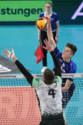 GER 1 VBL, SVG Lueneburg vs FT 1844 Freiburg, 04 12 2023, LKH Arena, Lueneburg, GER 1 VBL, SVG Lueneburg vs FT 1844 Freiburg, in the picture Theo Mohwinkel Lueneburg 08 tries to assert himself against Oliver Hein Freiburg 04 nordphotoxGmbH xWitke nph00002