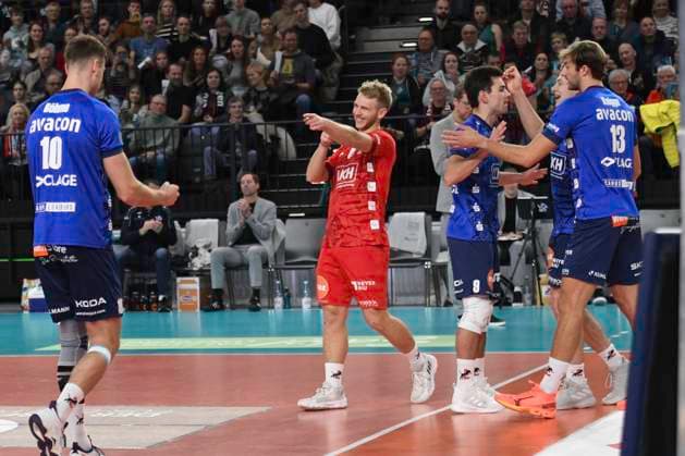GER 1 VBL, SVG Lueneburg vs FT 1844 Freiburg, 04 12 2023, LKH Arena, Lueneburg, GER 1 VBL, SVG Lueneburg vs FT 1844 Freiburg, in the picture the Lueneburg team cheers nordphotoxGmbH xWitke nph00002