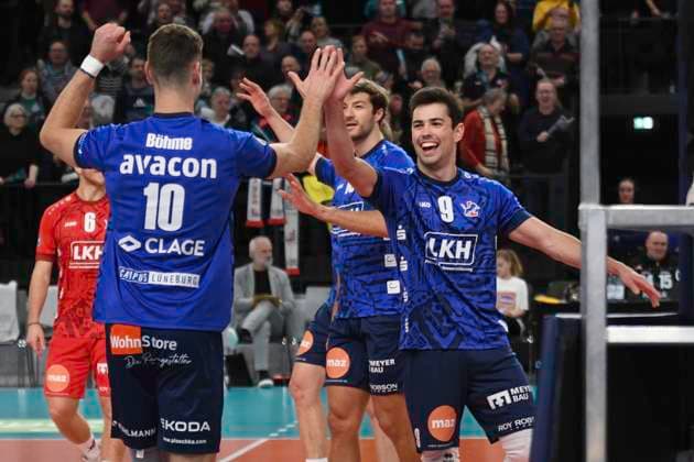 GER 1 VBL, SVG Lueneburg vs FT 1844 Freiburg, 04 12 2023, LKH Arena, Lueneburg, GER 1 VBL, SVG Lueneburg vs FT 1844 Freiburg, in the picture the Lueneburg team cheers nordphotoxGmbH xWitke nph00002
