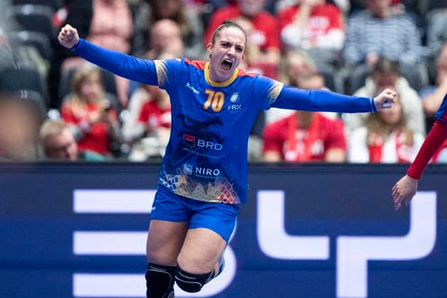 Andreea Popa celebrate during the IHF World Women s Handball Championship match between Romania and Serbia in the preliminary group E in Jyske Bank Boxen in Herning in Denmark, Sunday, December 3, 2023 , Herning Denmark Mors  Copyright: BoxAmstrupx xRitzauxScanpix BoxAmstrupx COP14646 spdk20231203-194621-L