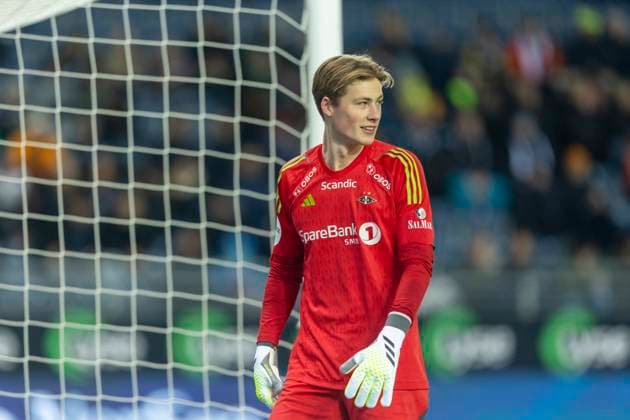 Eliteserien fotball 2023: Viking-Rosenborg Stavanger 20231203. Rosenborgs keeper Sander Tangvik under eliteseriekampen i fotball mellom Viking og Rosenborg pa SR-Bank Arena. Foto: Frederik Ringnes NTB Stavanger Norge EDITORIAL USE ONLY. RESTRICTED USE FOR BETTING COMPANIES Ref:ZTnBOngDqgk.jpg  Copyright: xFrederikxRingnesx xNTBx