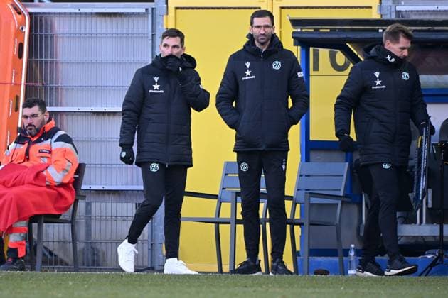 Paderborn, Home Deluxe Arena, 03 12 23, GER, Herren, 2 Bundesliga, Saison 2023 2024, SC Paderborn 07 Hannover 96 Bild Trainer Stefan LEITL Hannover Only for editorial use DFL regulations prohibit any use of photographs as image sequences and or quasi video NRW Germany
