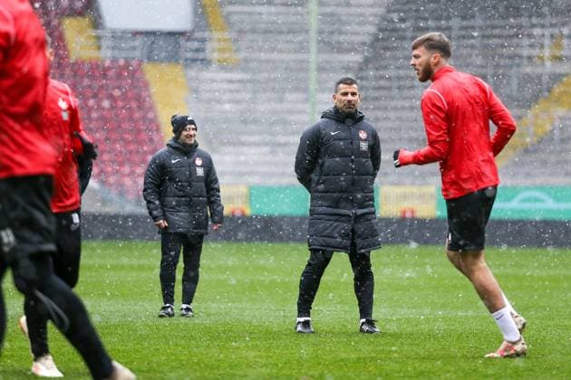Dimitrios Grammozis Coach 1 FC Kaiserslautern , Training, 1 FC Kaiserslautern , Football, 2 Bundesliga, Season 2023 2024, 04 12 2023 Dimitrios Grammozis Coach 1 FC Kaiserslautern , Training, 1 FC Kaiserslautern , Football, 2 Bundesliga, Season 2023 2024, 04 12 2023 Kaiserslautern Copyright: xEibner-Pressefoto AlexanderxNeisx EP_ANS