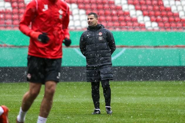 Dimitrios Grammozis Coach 1 FC Kaiserslautern , Training, 1 FC Kaiserslautern , Football, 2 Bundesliga, Season 2023 2024, 04 12 2023 Dimitrios Grammozis Coach 1 FC Kaiserslautern , Training, 1 FC Kaiserslautern , Football, 2 Bundesliga, Season 2023 2024, 04 12 2023 Kaiserslautern Copyright: xEibner-Pressefoto AlexanderxNeisx EP_ANS