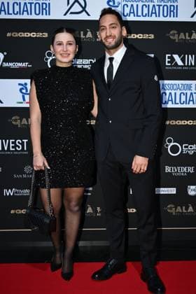 Fußball, Italien, Gran Gala del Calcio AIC in Mailand Db Milano 04 12 2022 - Gran Gala del Calcio Aic 2023 foto Daniele Buffa Image nella foto: Hakan Calhanoglu-Sinem Gundogdu 