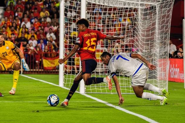 ESP: Spain national team, Nationalteam v Cyprus National Team - FIFA Qualifier GRANADA, SPAIN - SEPTEMBER 12: Lamine Yamal of Spain shoot the ball during the match between Spain National Team and Cyprus Football Federation of FIFA European Qualifier on September 12, 2023 at Nuevo Los Carmenes in Granada, Spain. (Photo by Samuel Carreno PX Images) Granada Granada Granada Granada Copyright: xSamuelxCarrenox sam230912031_spa_v_cyp