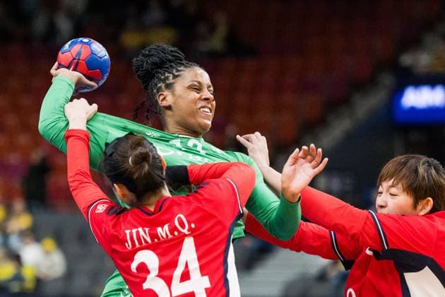 231205 Soukeina Sagna of Senegal during the IHF Women?s World Championship handball match between China and Senegal on December 5, 2023 in Gothenburg Photo Carl Sandin BILDBYRAN code CS CS0457 handball handboll handball handball handball bbeng vm handball vm handbolls vm ihf handball world championship world handball championship 2023 world championship 2023 china senegal dam bbeng  Copyright: CARLxSANDIN BB231205CS004