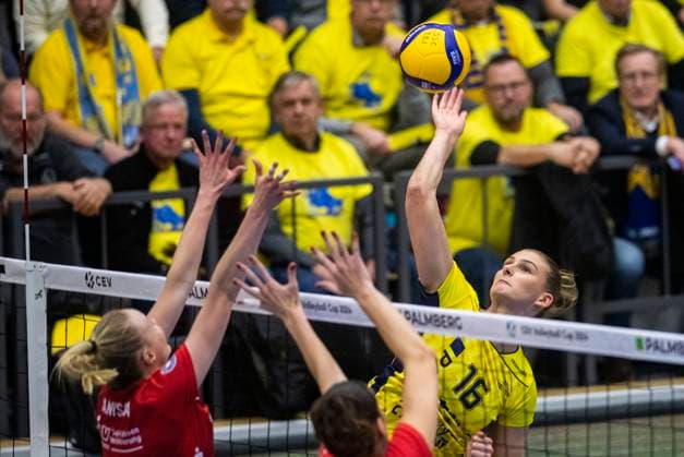 5 12 2023, Volleyball, GER, Women, CEV Cup, second leg, season 2023 2024, SSC Palmberg Schwerin Dresdner SC Grace Elisabeth Frohling Dresdner SC, left against Indy Baijens SSC Palmberg Schwerin, right Schwerin Palmberg Arena Mecklenburg-Vorpommern Germany