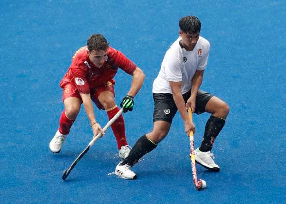 Spain Vs Canada of the FIH Hockey Men s Junior World Cup in Kuala Lumpur, Malaysia - 5 Dec, 2023 Moran Ton of Spain (L) and De Souza Leighton of Canada in action during the FIH Hockey Men s Junior World Cup Malaysia 2023 match between Spain and Canada at Bukit Jalil National Hockey Stadium. Final score; Spain 7:0 Canada. Kuala Lumpur Malaysia Copyright: xWongxFokxLoyx xSOPAxImagesx 2023125_WJH_0089 copy