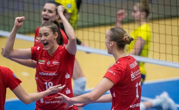 5 12 2023, Volleyball, GER, Women, CEV Cup, second leg, 2023 2024 season, SSC Palmberg Schwerin Dresdner SC Sarah Straube Dresdner SC, left and Grace Elisabeth Frohling Dresdner SC, right Schwerin Palmberg Arena Mecklenburg-Vorpommern Germany