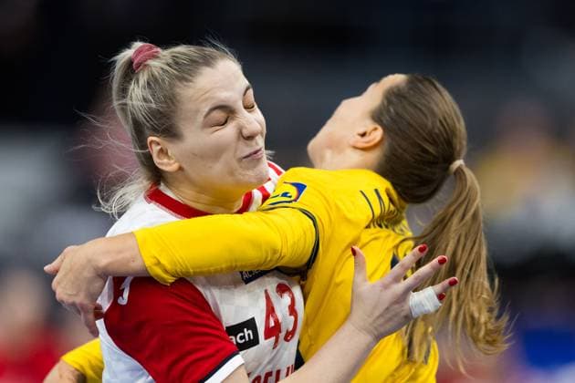 231205 Klara Birtic of Croatia and Anna Lagerquist of Sweden during the IHF Women?s World Championship handball match between Sweden and Croatia on December 5, 2023 in Gothenburg Photo Michael Erichsen BILDBYRAN COP 89 CS0458 handball handball handball handball handball bbeng vm handball vm handballs vm handballs vm ihf handball world championship world handball championship 2023 world championship 2023 world championship 2023 sverige sweden kroatien croatia dam bbeng  Copyright: MICHAELxERICHSEN BB231205MI024