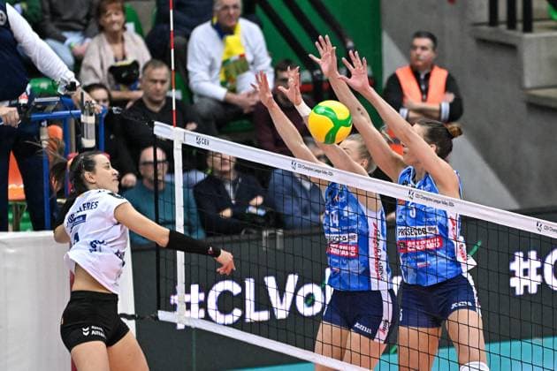 CEV Champions League Women volleyball match - Antonio Carraro Imoco Conegliano vs Allianz MTV Stuttgart Middle block of during Antonio Carraro Imoco Conegliano vs Allianz MTV Stuttgart, CEV Champions League Women volleyball match in Treviso, Italy, December 05 2023 Treviso Italy  Copyright: xIPAxSport ABACAx