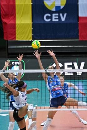 Spike of of Hart Alexis (Allianz MTV Stuttgart) during Antonio Carraro Imoco Conegliano vs Allianz MTV Stuttgart, CEV Champions League Women volleyball match in Treviso, Italy, December 05 2023  Copyright: xDuilioxDellaxLibera IPAxSportx x xx IPA_42039674 IPA_Agency_IPA42039674
