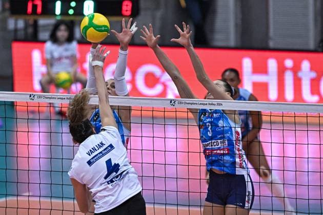CEV Champions League Women volleyball match - Antonio Carraro Imoco Conegliano vs Allianz MTV Stuttgart Spike of of Vanjak Ivana (Allianz MTV Stuttgart) during Antonio Carraro Imoco Conegliano vs Allianz MTV Stuttgart, CEV Champions League Women volleyball match in Treviso, Italy, December 05 2023 Treviso Italy  Copyright: xIPAxSport ABACAx