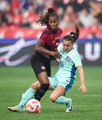 December 5, 2023, VANCOUVER, BC, CANADA: Canada s Kadeisha Buchanan, left, and Australia s Hayley Raso vie for the ball during the second half of an International Friendly, Länderspiel, Nationalmannschaft soccer match, in Vancouver, on Tuesday, December 5, 2023. Canada News - December 5, 2023 - ZUMAc35_ 20231205_zaf_c35_146 Copyright: xDarrylxDyckx