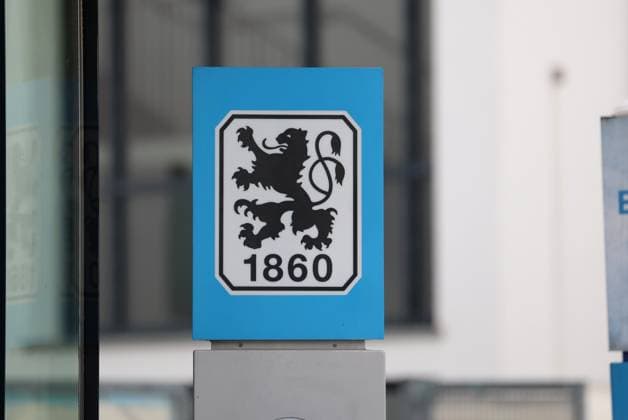 Munich, Germany 06 December 2023 Football, Men, 3 Liga, Season 2023 2024, TSV 1860 Munich, Training, Grünwalder Strasse 114 Here the logo, coat of arms of TSV 1860 Munich at the training ground, symbolic image