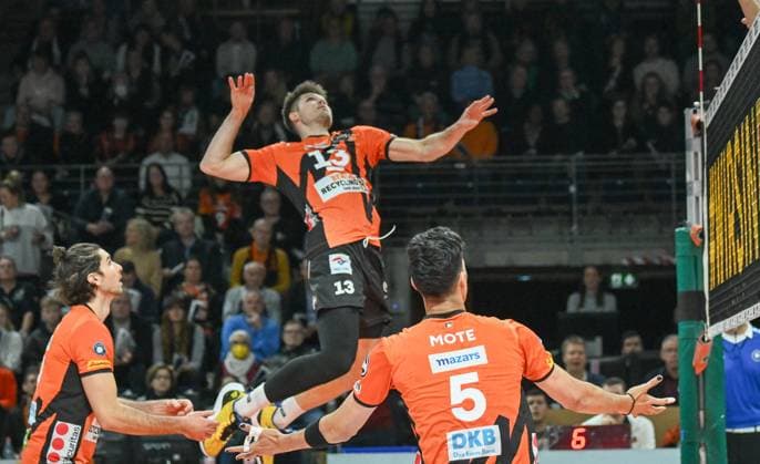 Berlin, Germany 06 December 2023 DVV Cup 1 2 Final 2023 2024 Berlin Recycling Volleys vs SVG Lüneburg In the picture from left Timothee Carle BR Volleys , Ruben Schott BR Volleys, Nehemiah Mote BR Volleys Copyright: xFotostandx xReuhlx