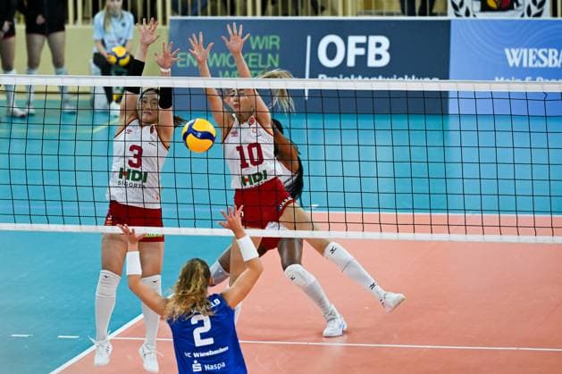 06 12 2023, Volleyball, Women, CEV Volleyball Challenge Cup, Round of 16 2023 2024 VC Wiesbaden Germany Galatasaray Daikin Istanbul Turkey Successful block by setter Kanami Tashiro 3 Istanbul and middle blocker Aycin Akyol 10 Istanbul Wiesbaden Sporthalle am Platz der Deutschen Hessen Germany