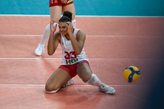 06 12 2023, Volleyball, Women, CEV Volleyball Challenge Cup, Round of 16 2023 2024 VC Wiesbaden Germany Galatasaray Daikin Istanbul Turkey Outside attacker Logan Ashley Eggleston 33 Istanbul is annoyed after losing the ball Wiesbaden Sporthalle am Platz der Deutschen Hessen Germany
