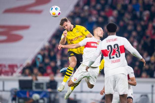 06.12.2023 - Fußball, 2023 2024, DFB-Pokal, Achtelfinale, VfB Stuttgart - Borussia Dortmund: (L-M) Niclas Füllkrug (Dortmund), Waldemar Anton (Stuttgart) DFB REGULATIONS PROHIBIT ANY USE OF PHOTOGRAPHS AS IMAGE SEQUENCES AND OR QUASI-VIDEO. Stuttgart Baden-Württemberg Deutschland MHPArena Stuttgart *** 06 12 2023 Soccer, 2023 2024, DFB Cup, Round of 16, VfB Stuttgart Borussia Dortmund L M Niclas Füllkrug Dortmund , Waldemar Anton Stuttgart DFB REGULATIONS PROHIBIT ANY USE OF PHOTOGRAPHS AS IMAGE SEQUENCES AND OR QUASI VIDEO Stuttgart Baden Württemberg Germany MHPArena Stuttgart