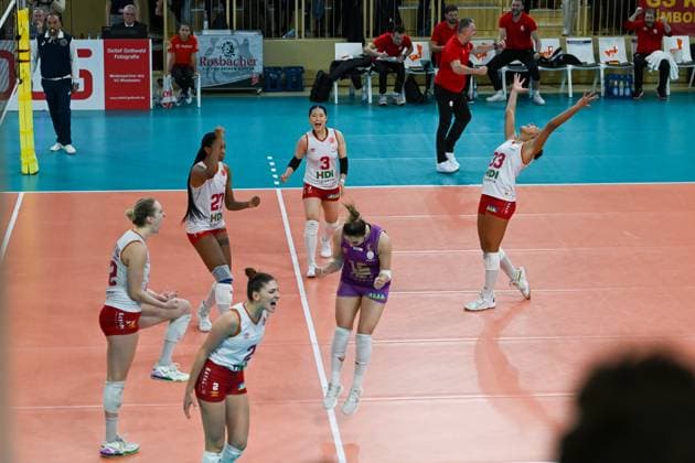 06 12 2023, Volleyball, Women, CEV Volleyball Challenge Cup, Round of 16 2023 2024 VC Wiesbaden Germany Galatasaray Daikin Istanbul Turkey Great jubilation among Istanbuls players after winning the fifth set and thus playing a golden set Wiesbaden Sporthalle am Platz der Deutschen Hessen Germany