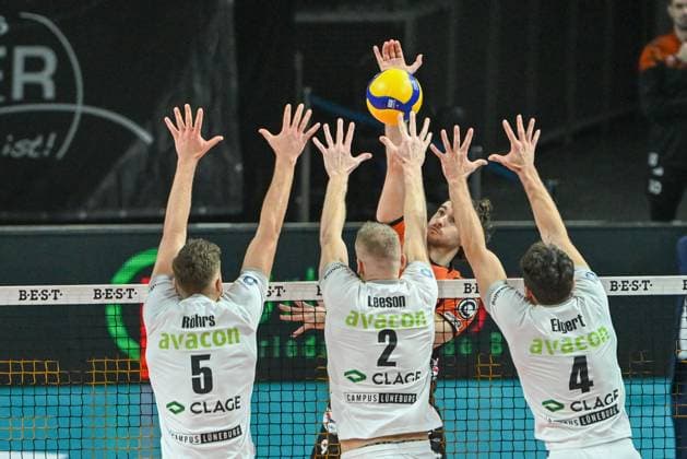 Berlin, Germany 06 December 2023 DVV Cup 1 2 Final 2023 2024 Berlin Recycling Volleys vs SVG Lüneburg In the picture Timothee Carle BR Volleys hits into the Lüneburg block from left Eric Johannes Röhrs SVG Lüneburg , Blake Leeson SVG Lüneburg , Maxwell Elgert SVG Lüneburg Copyright: xFotostandx xReuhlx