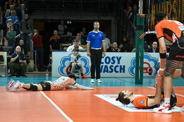 Berlin, Germany 06 December 2023 DVV Cup 1 2 Final 2023 2024 Berlin Recycling Volleys vs SVG Lüneburg In the picture Two Berliners on the ground left Satoshi Tsuiki BR Volleys , right Timothee Carle BR Volleys Copyright: xFotostandx xReuhlx