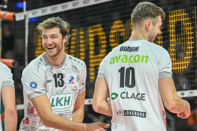 Berlin, Germany 06 December 2023 DVV Cup 1 2 Final 2023 2024 Berlin Recycling Volleys vs SVG Lüneburg In the picture Matthew Knigge SVG Lüneburg is happy, next to him Yann Böhme SVG Lüneburg Copyright: xFotostandx xReuhlx