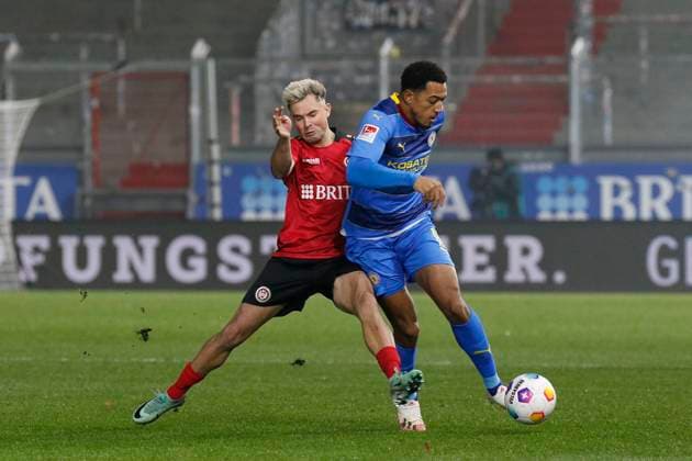 08 12 2023, xavx, Soccer 2 Bundesliga, SV Wehen Wiesbaden Eintracht Braunschweig emspor, v l Thijmen Goppel SV Wehen Wiesbaden , Anton Donkor Eintracht Braunschweig DFL DFB REGULATIONS PROHIBIT ANY USE OF PHOTOGRAPHS as IMAGE SEQUENCES and or QUASI VIDEO Wiesbaden