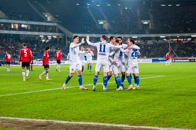08 12 2023 Soccer, 2023 2024, 2 Bundesliga, Matchday 16, Hannover 96 Karlsruher SC Jubeltraube Karlsruhe after the goal to 0 1, L Igor Matanovic Karlsruhe DFL REGULATIONS PROHIBIT ANY USE OF PHOTOGRAPHS AS IMAGE SEQUENCES AND OR QUASI VIDEO Hannover Lower Saxony Germany Heinz von Heiden Arena